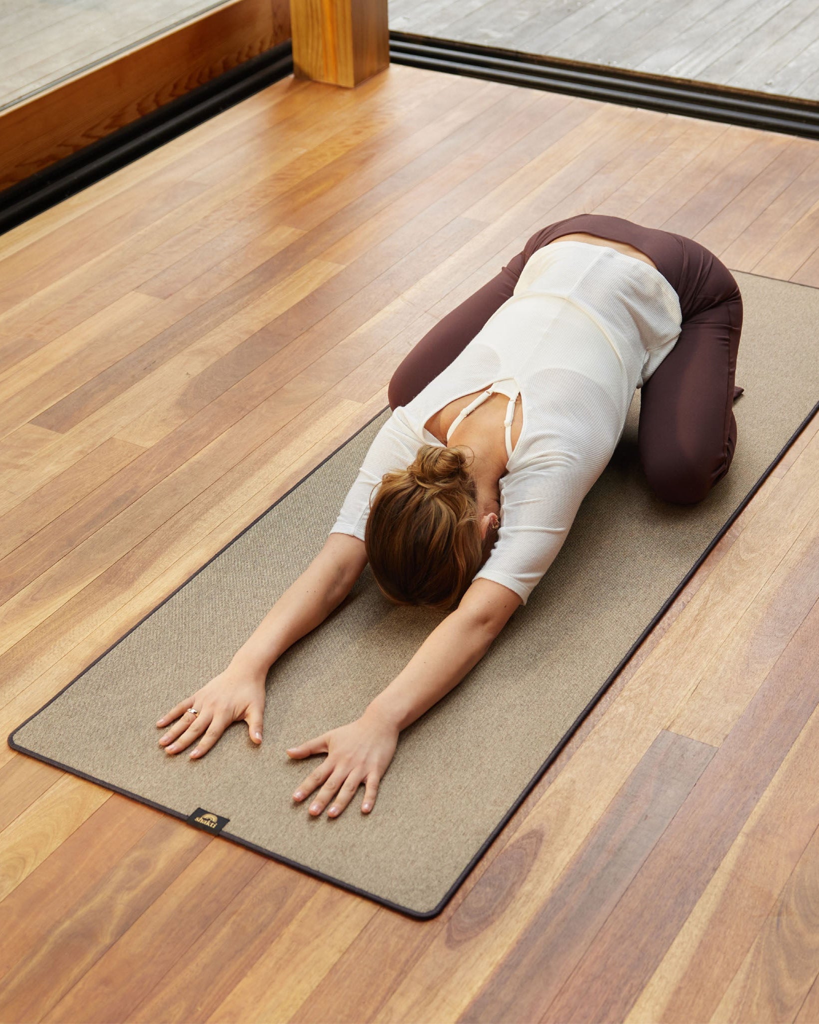 Black_Yoga_Mat_Website_images-03.jpg
