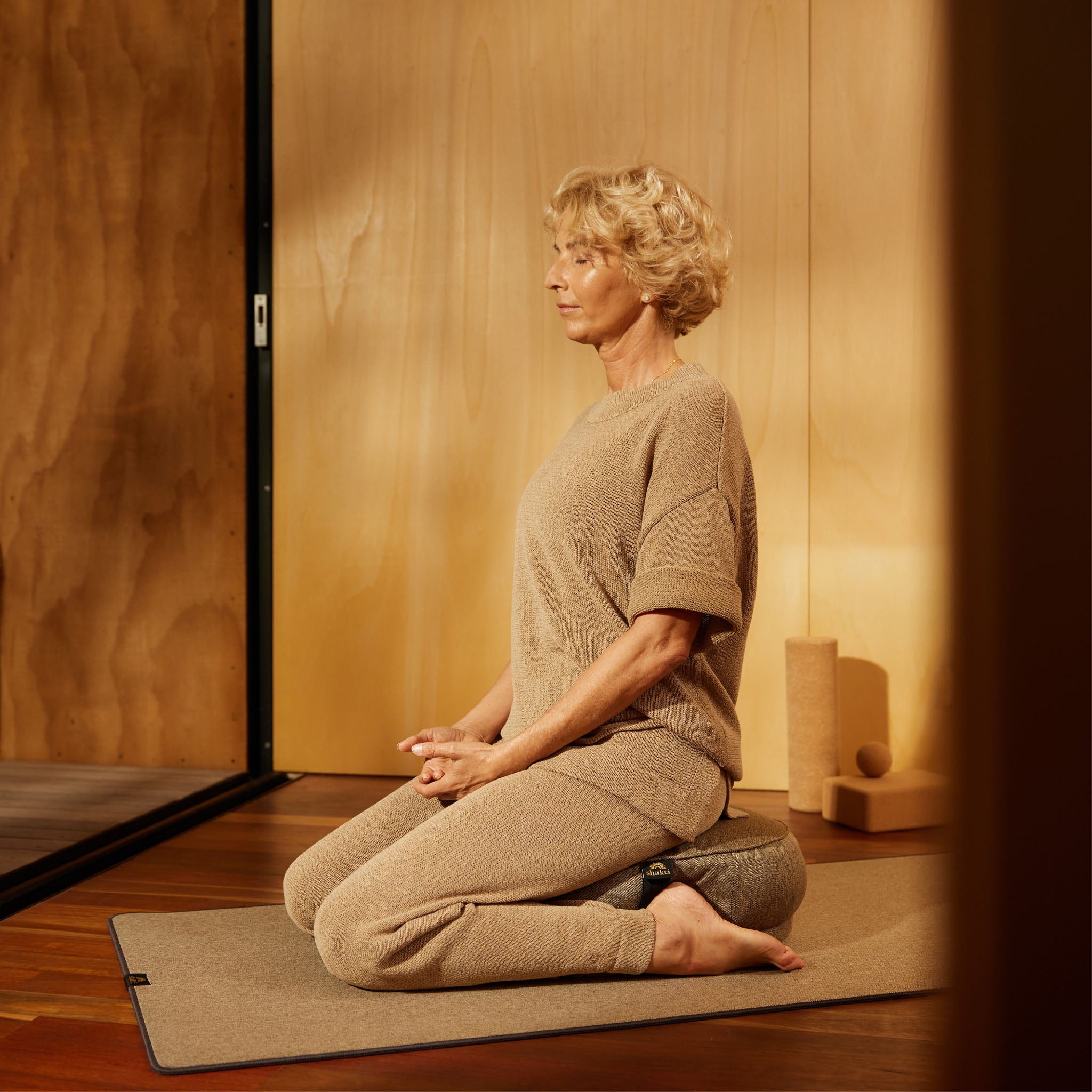 Sandalwood_Meditation-Yoga-Mat_Websiteimages-02.jpg