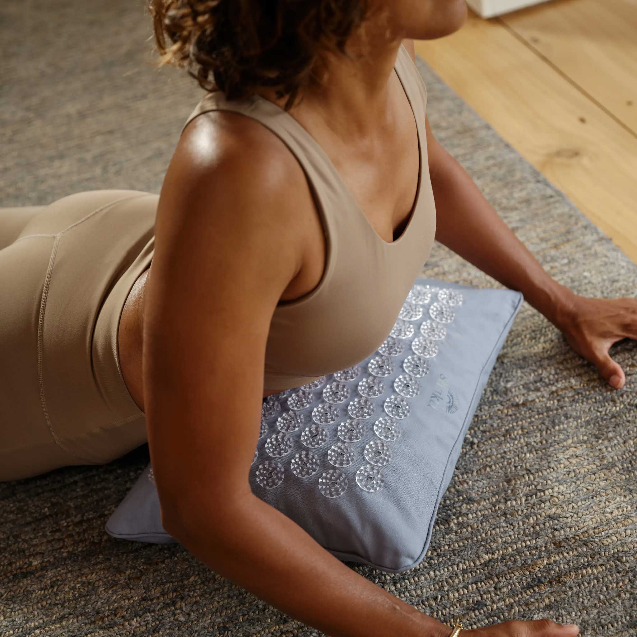 03_Shakti_Premium_Acupressure_Pillow_Lifestyle_Belly_Spikes_Cluster_Blue_L2_9f8280c9-aed2-44d2-8db0-bbea309d8725.jpg